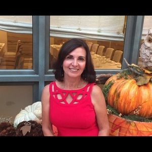 Meet your Posher, Adela